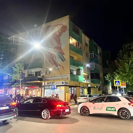 Om Center 地拉那